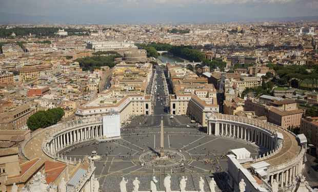 Nuovi attacchi contro Amoris laetitia